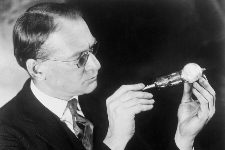 Изобретатель телевидения Владимир Зворыкин родился 135 лет назад 2 2a1d569539c2bfc5f30b3128fb96b42b.jpg