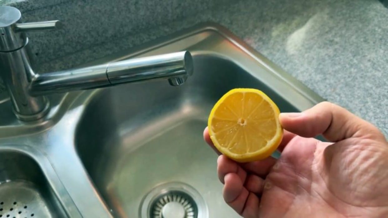 Повесьте лимон на кран и будете благодарны вечно