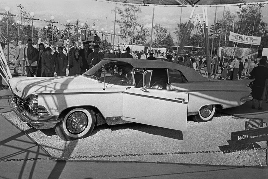 Американская национальная выставка в Сокольниках открылась 65 лет назад Американская национальная выставка в Сокольниках открылась 65 лет назад