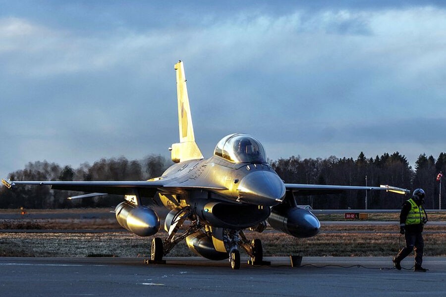 Создатели F-16 постарались сделать его максимально бесполезным