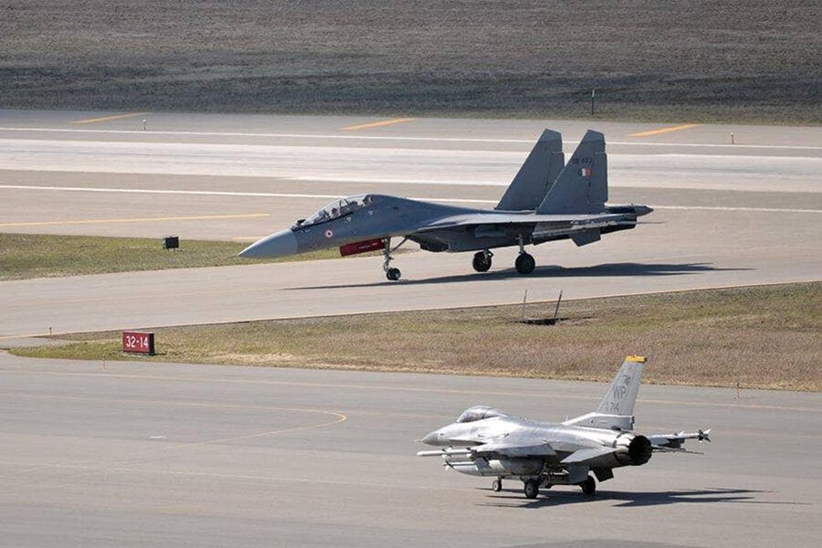 Создатели F-16 постарались сделать его максимально бесполезным