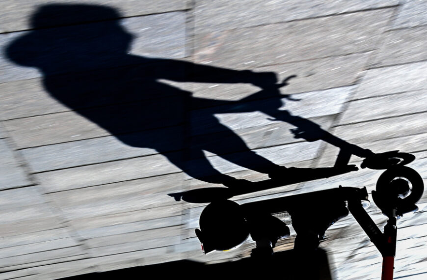 Бесплатный проезд и кража. Что хакер может сделать с прокатным самокатом?