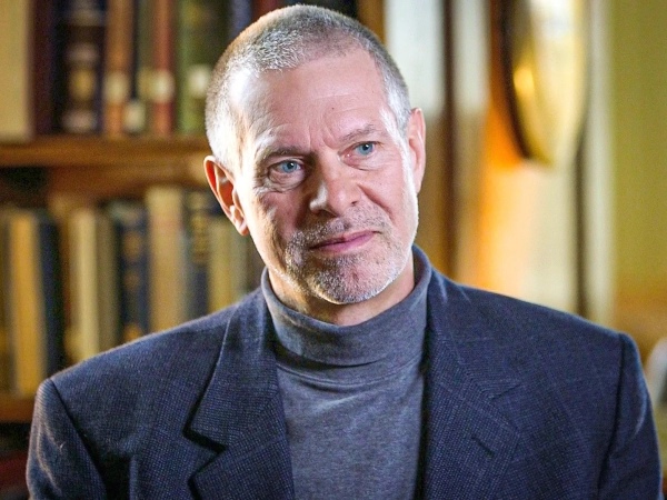 Новый закон природы пытается объяснить сложность Вселенной 5 Изображение может содержать лицо, голову, человека, фотографию, портрет взрослого, счастливого и улыбающегося.