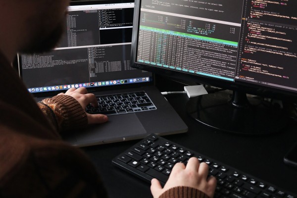 «Работают с дулом у виска». Как на Украине хакеров заставляют атаковать Россию 3 163fedb0327bcb65654203c01080537a.jpg