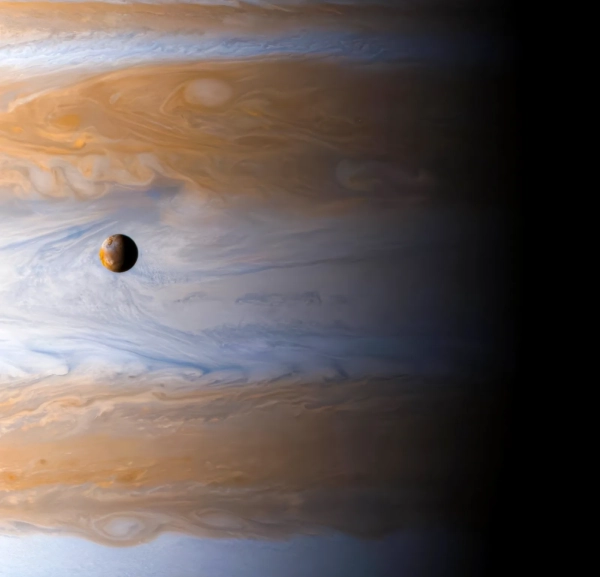 Таинственные внутренние процессы Ио, вулканического спутника Юпитера 5 Изображение может содержать Астрономию, космическое пространство и планету