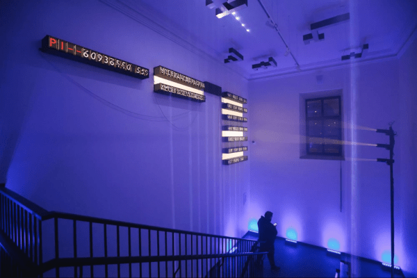 Кинетическая инсталляция «π» бельгийской арт-группы Lab[au], 2019−2021. Коллекция Музея криптографии (№ 978) Источник