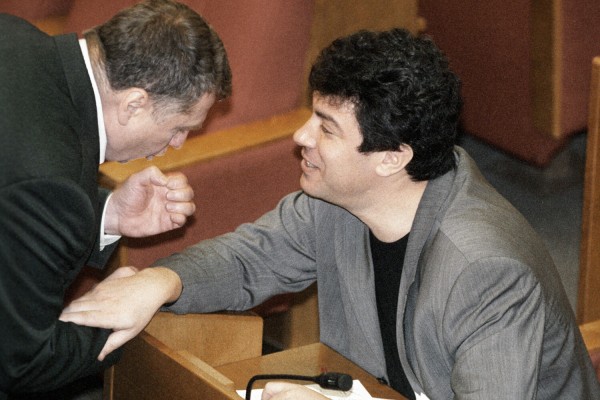 «Вас надо вместе с Басаевым расстреливать!» За что Жириновский плеснул соком в лицо Немцову? «Вас надо вместе с Басаевым расстреливать!» За что Жириновский плеснул соком в лицо Немцову?