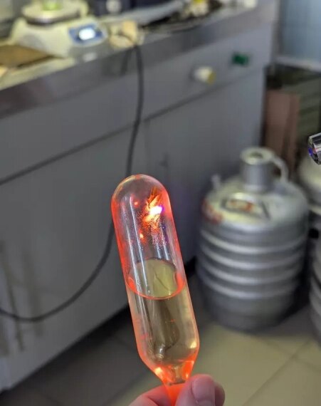 Исследователи получили пористое светящееся соединение на основе европия