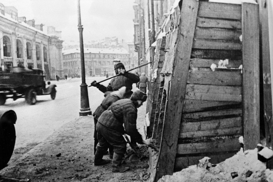 Белый хлеб и котлеты из&nbsp;жмыха: как Ленинград оживал после немецкой блокады