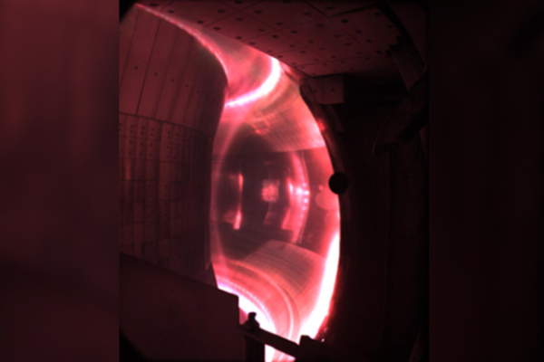 Солнце не лезет в&nbsp;банку: почему у&nbsp;человечества до&nbsp;сих пор нет термоядерной энергии