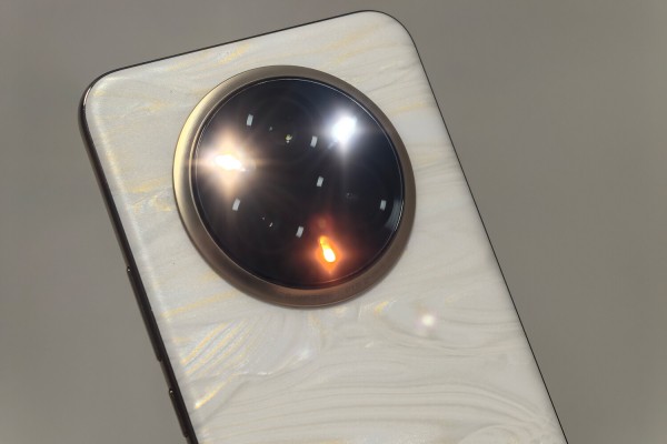 Смартфон-хамелеон с тройной камерой: обзор на Realme 14 Pro+ Смартфон-хамелеон с тройной камерой: обзор на Realme 14 Pro+