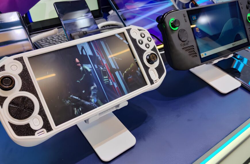 Fplus показала прототип консоли с кириллическими кнопками и российским ПО