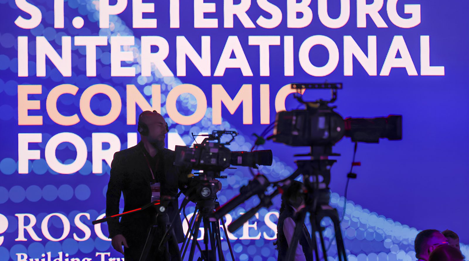 Итоги ПМЭФ‑2025: от голосовых колонок до робота-консьержа 6 itogi-pmef2025-ot-golosovyh-kolonok-do-robota-konserzha-55b469d.jpg