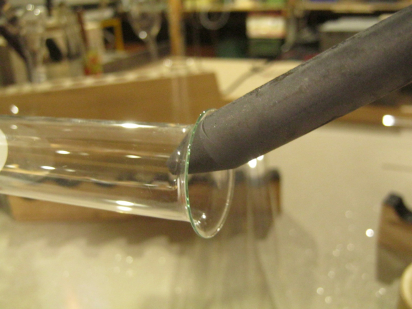 Фото 2.5. Расширение на такой же трубке, выполненное развёрткой (инструмент). Расширение правильное и полнотелое, но для равномерности нагрева, вращать трубку в пламени пришлось шуруповёртом