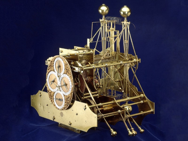 Модель хронометра H1: четыре циферблата позволяли определять время относительно разных нулевых меридианов и контролировать погрешность
