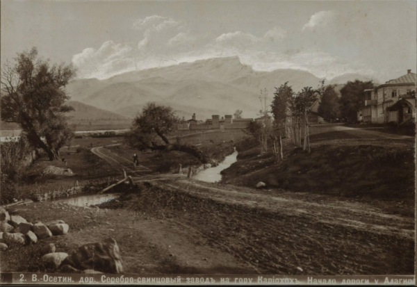 И проектировал всё соответствующее: с башенками, стенами, запасами и чётким обзором окрестностей