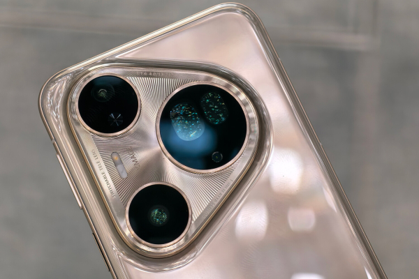 HUAWEI Pura 80&nbsp;Ultra: тяжелый и странный смартфон с&nbsp;отличными камерами