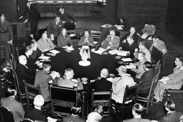 «А ведь этот сукин сын мне понравился!» О чем Сталин договорился с Трумэном и Черчиллем в Потсдаме «А ведь этот сукин сын мне понравился!» О чем Сталин договорился с Трумэном и Черчиллем в Потсдаме