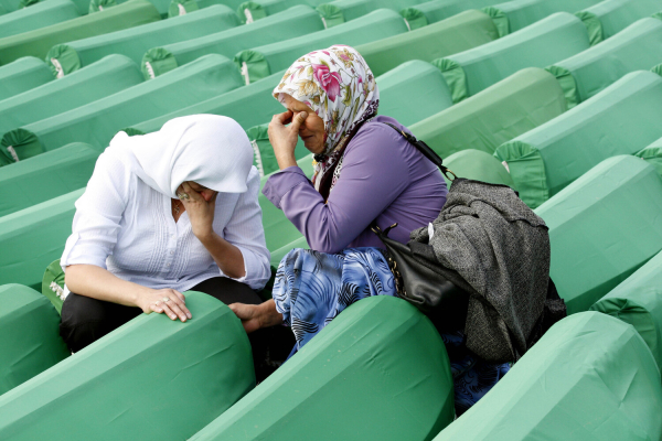 &laquo;Я наступал на&nbsp;мертвецов, которые лежали вокруг&raquo;. За&nbsp;что сербы расстреляли в&nbsp;Сребренице 8000&nbsp;мусульман