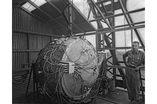 «Землю залил обжигающий свет»: как выглядел первый в истории ядерный взрыв «Тринити» «Землю залил обжигающий свет»: как выглядел первый в истории ядерный взрыв «Тринити»