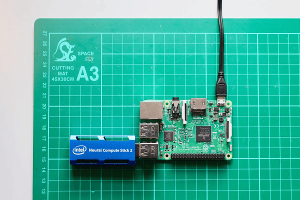 Intel Neural Compute Stick 2 с Raspberry Pi. Источник изображения Intel Neural Compute Stick 2 с Raspberry Pi. Источник изображения