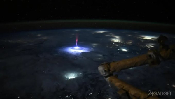 Астронавт запечатлела с борта МКС редкое природное явление — спрайт огромных размеров 1 8f4f8b543da53e3fb0009ceffe0a8b5e.jpg