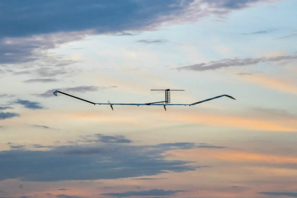 Может парить в&nbsp;небе годами: почему до&nbsp;сих пор нет авиалайнеров на&nbsp;солнечных батареях?