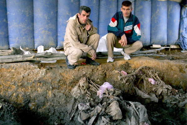 &laquo;Я наступал на&nbsp;мертвецов, которые лежали вокруг&raquo;. За&nbsp;что сербы расстреляли в&nbsp;Сребренице 8000&nbsp;мусульман