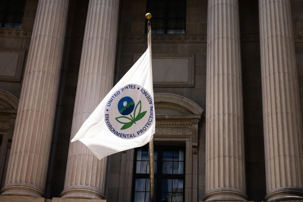 Сотрудники Агентства по охране окружающей&hellip;