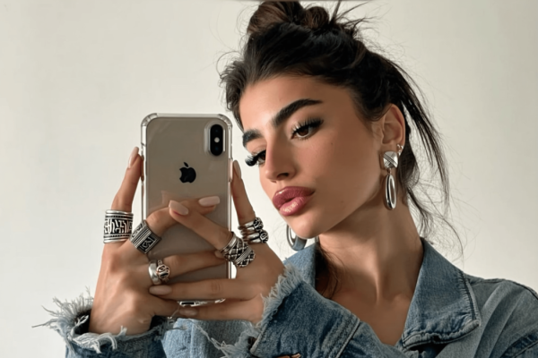 Фотографии в стиле «селфи на iPhone» и «плёночных камер»: обзор ИИ-модели Higgsfield Soul, которая стала доступна бесплатно 14 Фотографии в стиле «селфи на iPhone» и «плёночных камер»: обзор ИИ-модели Higgsfield Soul, которая стала доступна бесплатно