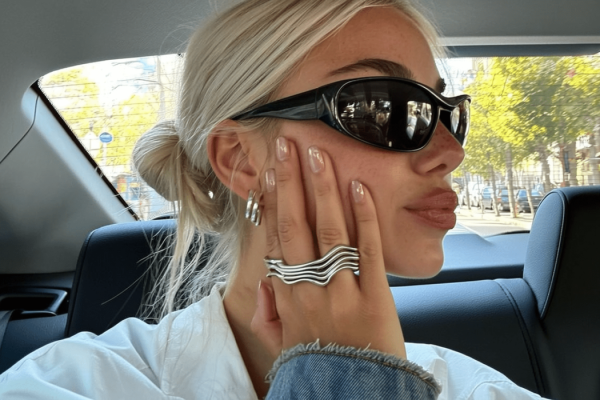 Фотографии в стиле «селфи на iPhone» и «плёночных камер»: обзор ИИ-модели Higgsfield Soul, которая стала доступна бесплатно 7 Фотографии в стиле «селфи на iPhone» и «плёночных камер»: обзор ИИ-модели Higgsfield Soul, которая стала доступна бесплатно