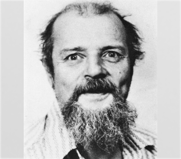 Есенин-Вольпин смотрит на вас, как будто пересчитывает ваши атомы. Источник: вики