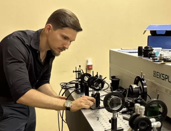 Нейросети точно определили искажения оптических волн с помощью дифракционного пространственного оптического фильтра