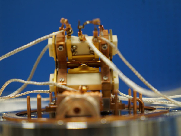 Выполнил запутанную задачу: в России протестирован первый 50-кубитный квантовый компьютер 1 vypolnil-zaputannuju-zadachu-v-rossii-protestirovan-pervyj-50-kubitnyj-kvantovyj-kompjuter-736be34.jpg