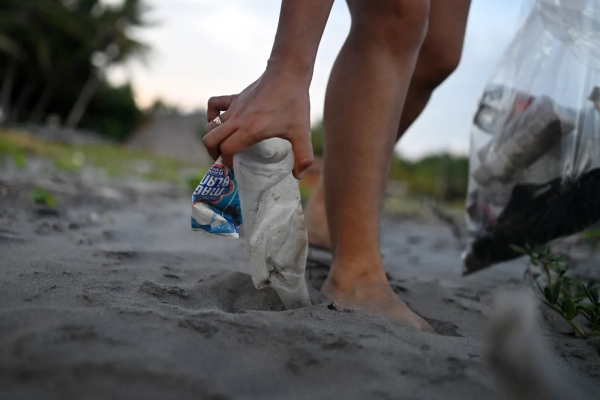 Пляжи Центральной Америки переполнены местным и импортным пластиком 2 botellas de plstico