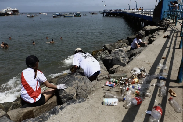 Пляжи Центральной Америки переполнены местным и импортным пластиком 3 botellas de plstico