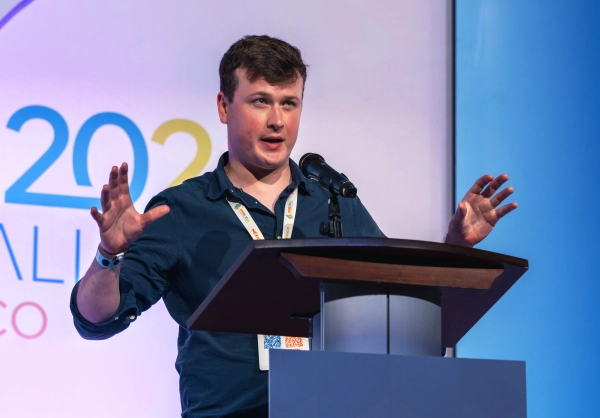 Вся современная жизнь на Земле произошла от одной клетки. Знакомьтесь, ЛУКА. 2 Портрет Эдмунда Муди, произносящего речь на трибуне.