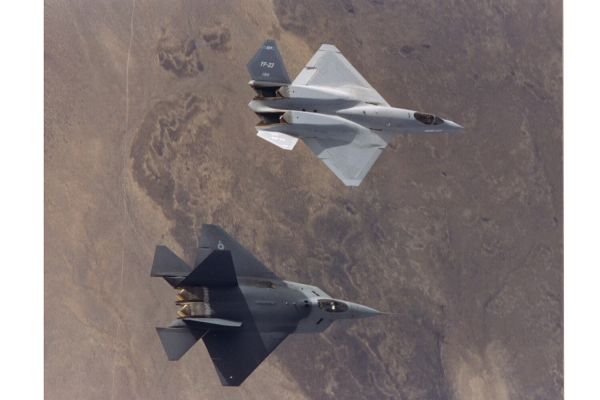 &laquo;Летающий утюг не нужен&raquo;: как появился самолет F-22, которым Трамп встречал Путина?