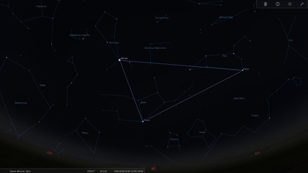 Астеризм «Весенний Треугольник», составленный из ярчайших звёзд созвездий Волопаса, Девы и Льва — Арктур, Спика и Регул  