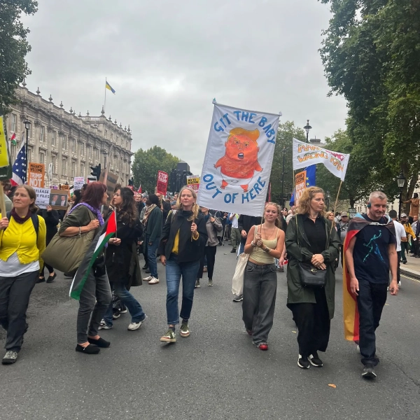 Протестующие против Трампа критикуют «наивное» соглашение США и Великобритании по искусственному интеллекту 2 Протестующие против Трампа критикуют «наивную сделку США и Великобритании по искусственному интеллекту»