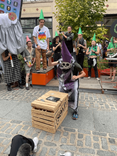 «Пусть бешенства не избежим — iPad-детей освободим»: зумеры провели акцию против технологий — побили технику Apple и пожурили Маска 8 «Пусть бешенства не избежим — iPad-детей освободим»: зумеры провели акцию против технологий — побили технику Apple и пожурили Маска