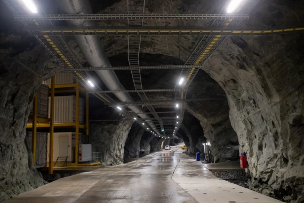 Под землей в центрах обработки данных рудника Лефдаль в Норвегии.