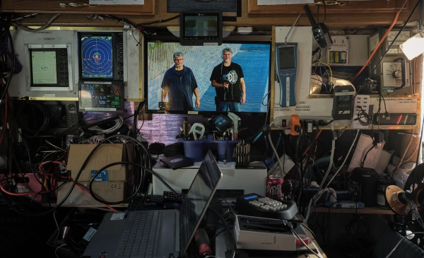 Как эти два брата стали экспертами по «таинственному вторжению дронов» в Америку