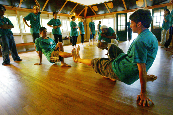 «Переломайте им руки и ноги»: почему евреи и палестинцы упустили последний шанс на мир в 1990-е? «Переломайте им руки и ноги»: почему евреи и палестинцы упустили последний шанс на мир в 1990-е?