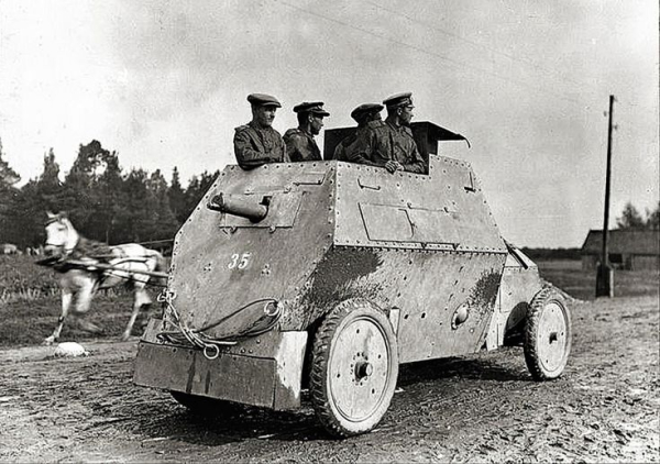 «Железный конь идет на смену крестьянской лошадке!»