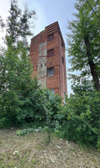 Что мы нашли внутри башни: первые шаги после покупки