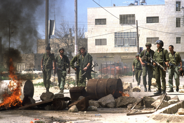 «Переломайте им руки и ноги»: почему евреи и палестинцы упустили последний шанс на мир в 1990-е? «Переломайте им руки и ноги»: почему евреи и палестинцы упустили последний шанс на мир в 1990-е?