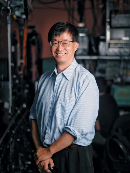 Учёный-специалист по атомным часам Джун Йе из JILA надеется, что такие ядерные часы в конечном итоге смогут превзойти самые точные часы, существующие на сегодняшний день