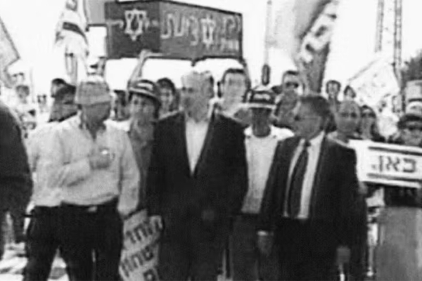 «Переломайте им руки и ноги»: почему евреи и палестинцы упустили последний шанс на мир в 1990-е? «Переломайте им руки и ноги»: почему евреи и палестинцы упустили последний шанс на мир в 1990-е?