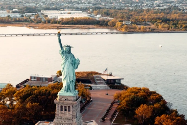 Основатели стартапов говорят, что сбор Трампа за визу H-1B в размере 100 тысяч долларов — это «тариф на таланты», который нанесет ущерб инновациям 2 ef6fd140e44e3e338a272580dc5faf00